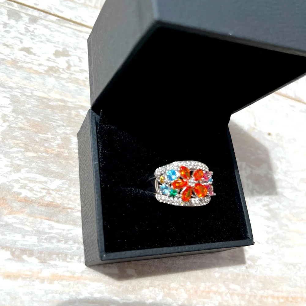 Flower ring sterling silver. Perfect Spring pop of pretty for your finger Size 7 - Picture 6 of 8